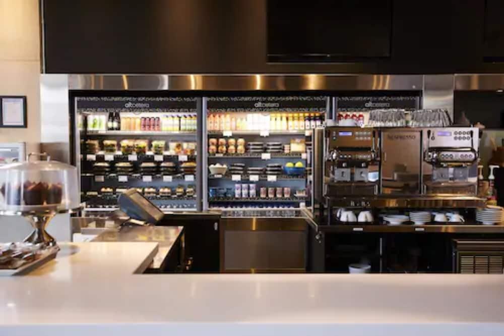 Alt Toronto Airport Hotel 3*