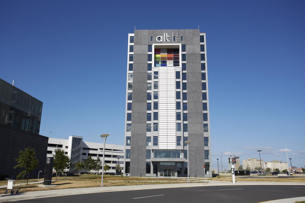 Alt Toronto Airport Hotel 3*