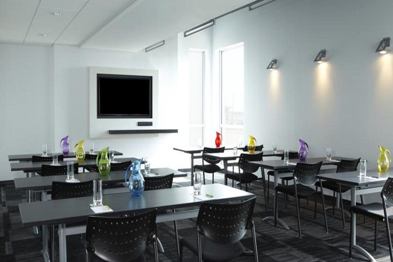 Hotel Alt Toronto Airport 3*